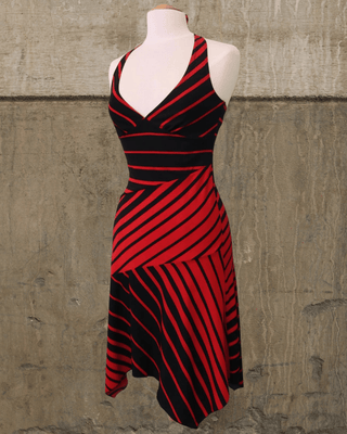 Halterjurk zwart/rood - Maat S/M