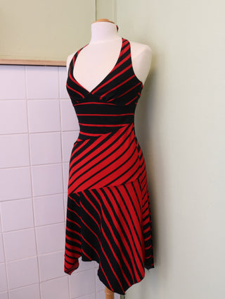 Halterjurk zwart/rood - Maat S/M